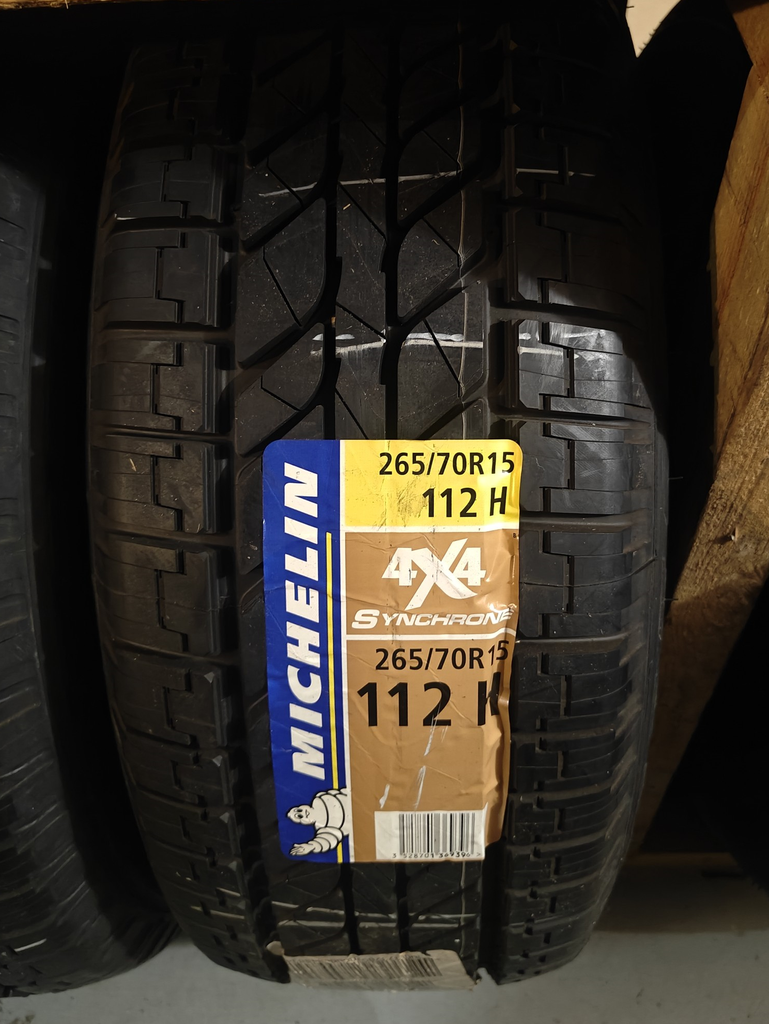 265/70R15 Michelin 4X4 SYNCHRONE 112H DOT0608 2 KPL