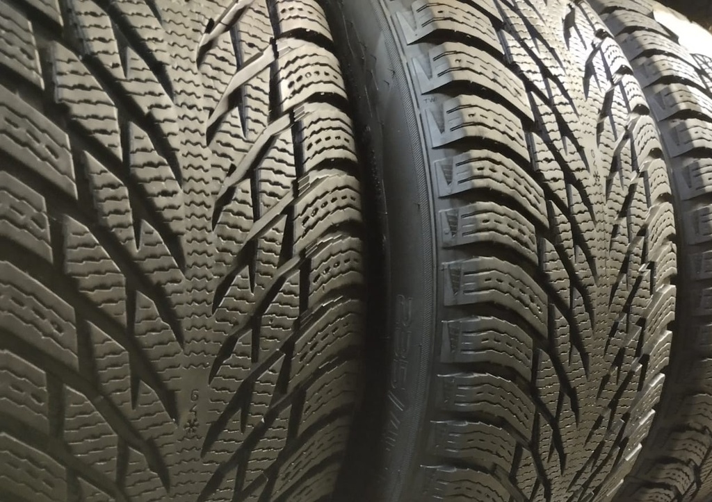 235/45R18 NOKIAN HKPL R3 KITKA 350,-/SRJ (väh.ajetut)