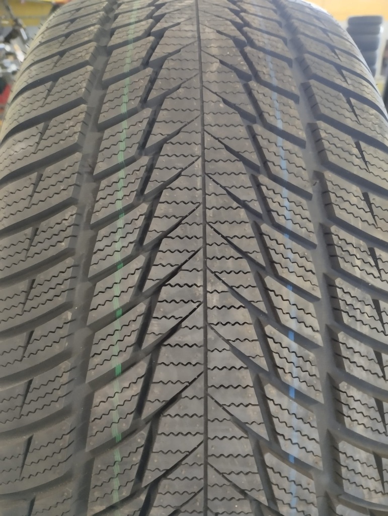 235/45R18 98V SUPERIA BLUEWIN UHP2 kitka DOT2822