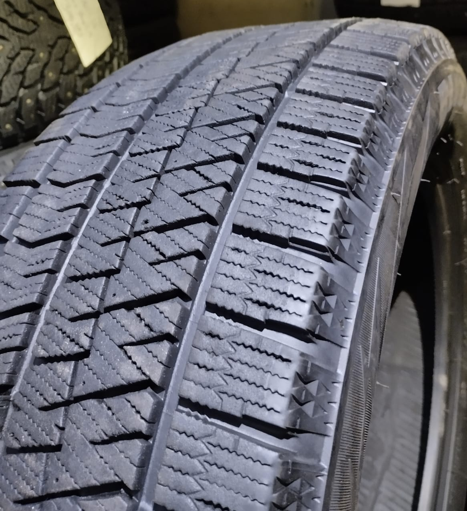 215/55R17 BRIDGESTONE BLIZZAK kitka 240,- srj dot2021 (vähän ajettu)